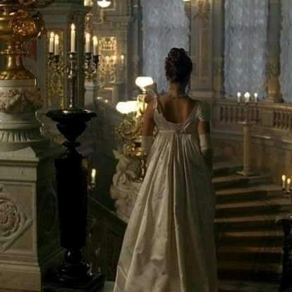 Topstars111's tweet photo. تخيل حضور حفلة في العصر الفيكتوري 🏰❤ https://t.co/c1uyG8a5xb
