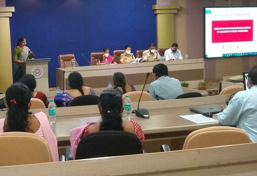 Prashanthipeace's tweet photo. Sincere gratitude to the Spl Secretary &amp;Commissioner @WCDTelangana for her greater vision towards Children living in Street Situations to provide them life with dignity &amp;respect &amp; ensure street children free Hyd. Honoured to be part of this planning workshop @stc_india https://t.co/PnWbPlCHva