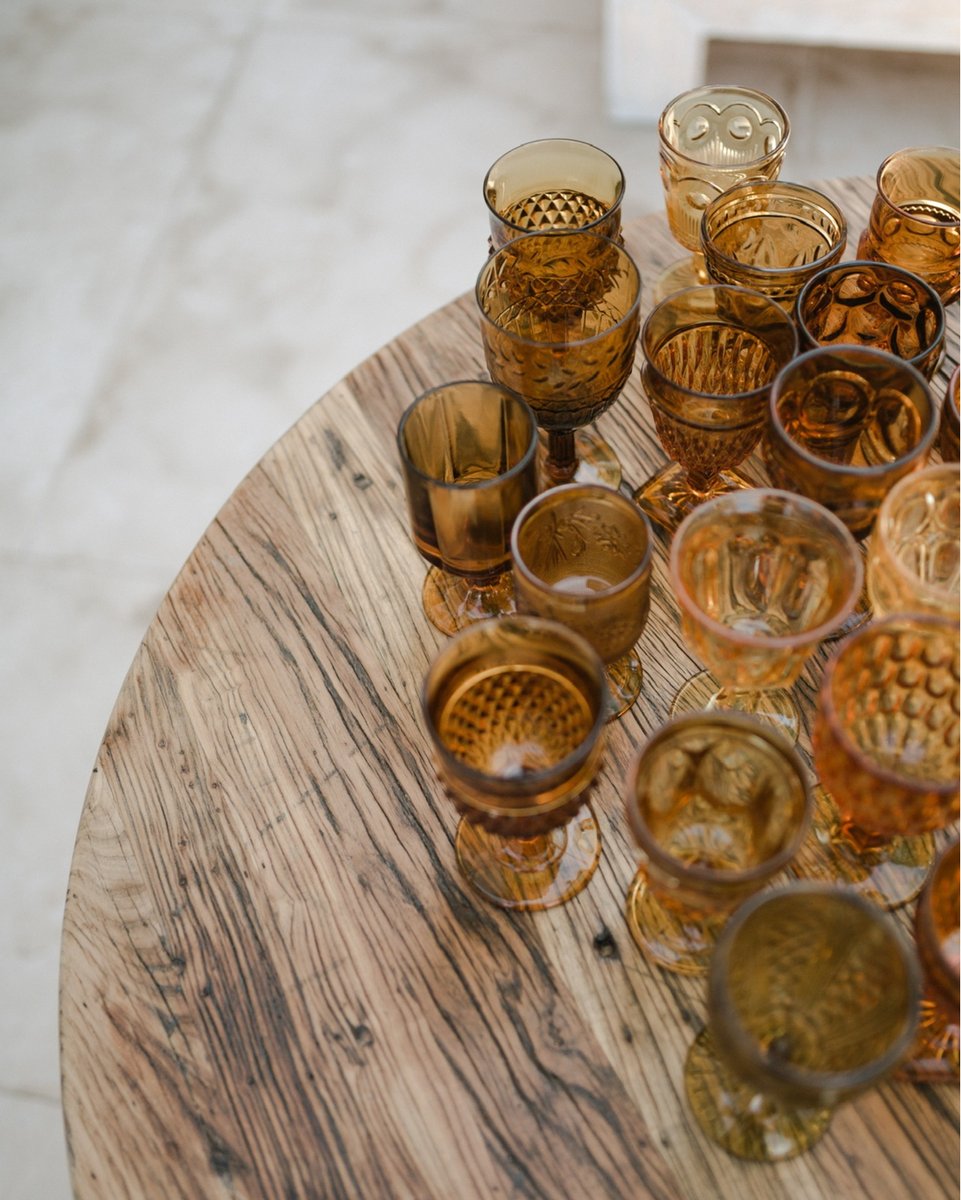 Cheers to Friday🥂 Did you know Archive's Senior Director of Operations @brittanytam handpicks and sources all our goblets? It's all in the details... and our Amber goblets are definitely showing off their uniqueness.