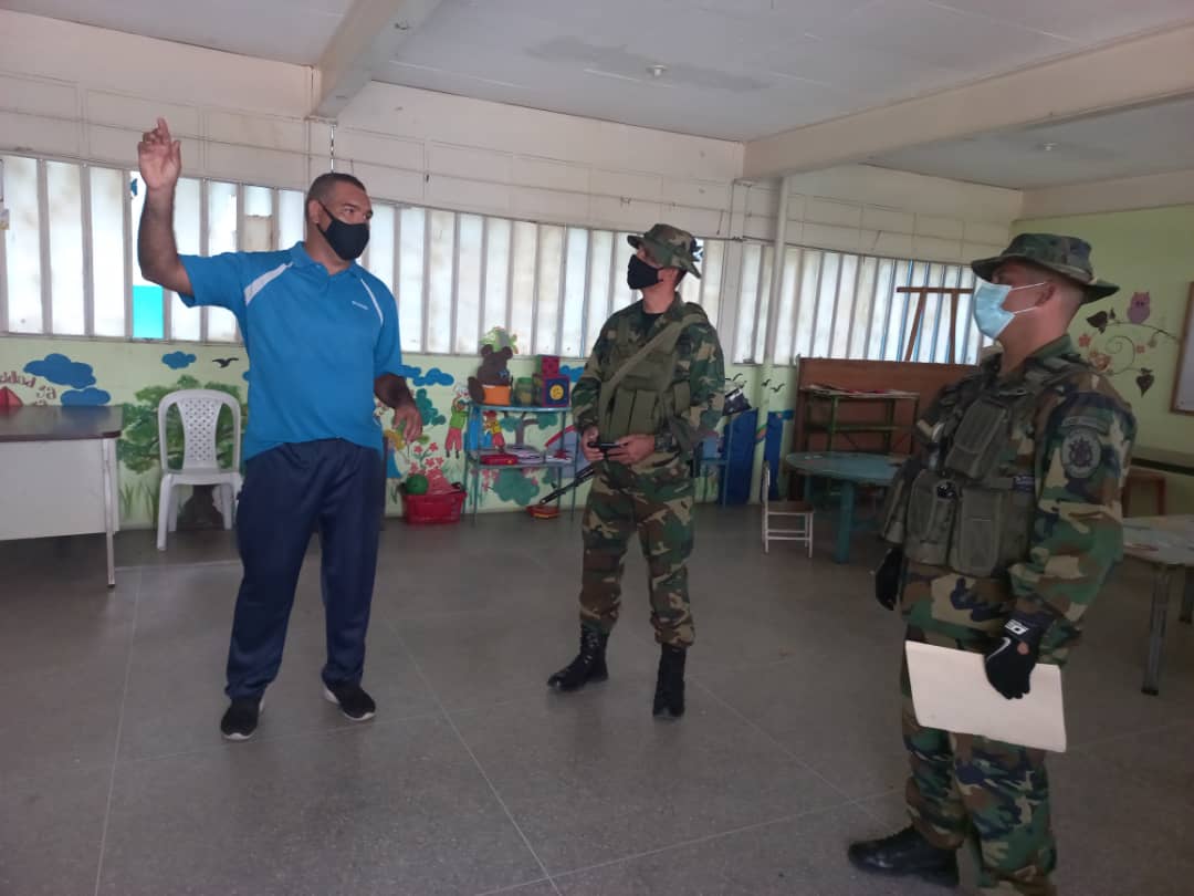 CbitEloy's tweet photo. #12denov visita del plan República, verificando las instalaciones de la U.E.E Andrés Eloy Blanco #lamaspotencia @leoalvacabrera @pedrogordon2121 @Richard280880 https://t.co/jrHZbyPR0r