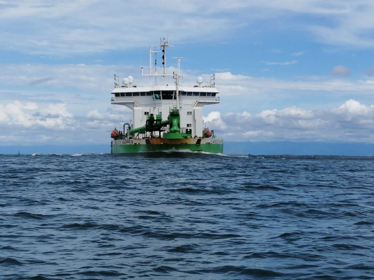 Dimarcolombia's tweet photo. Este trabajo le permite al puerto tener las condiciones necesarias para recibir naves que fortalecen el comercio exterior de nuestro país. 👍🇨🇴 #SomosDimar https://t.co/17QLPxH8uO