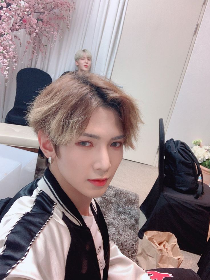 kysfilez's tweet photo. please vote on the website too 🙇‍♀️

https://t.co/8jLaewfwjR

#MAMAVOTE #ateez @ATEEZofficial https://t.co/Ah240BWYNW