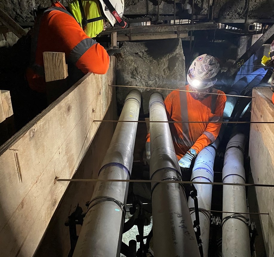 PurpleLineTBMs's tweet photo. Duck banks Pt. 5: Here is a completed duct bank in the La Brea tunnel and a wonderful photo of the tunnel. We also use duct banks to hold utilities outside the tunnel. Here you can see workers building a duct bank in one of the appendages in the La Brea Station for DWP cables. https://t.co/FXMFE1vnMp
