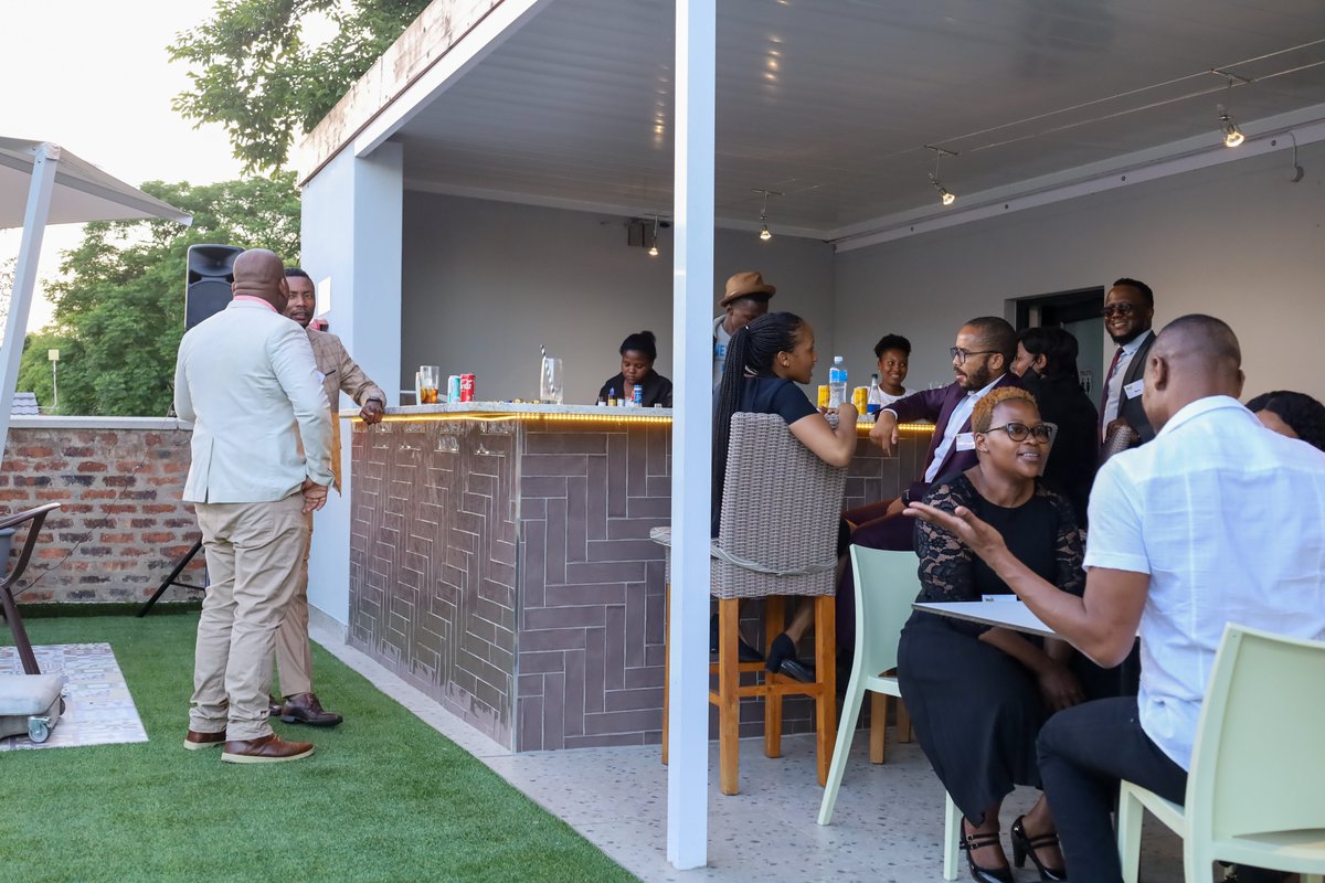 motsoeneng_bill's tweet photo. Sipholile, while connecting with people and sharing world-changing ideas. https://t.co/hsXvzj4gYS