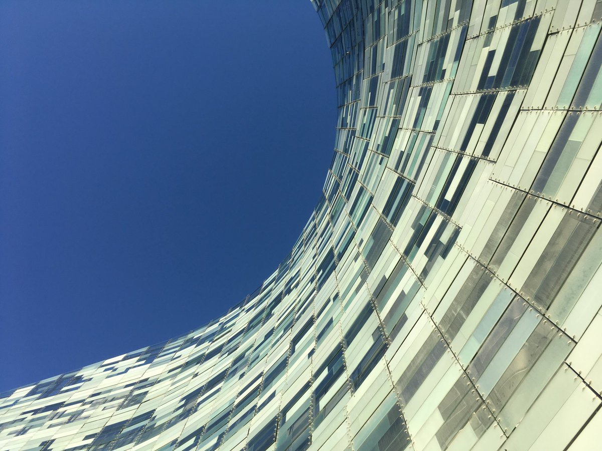 Le ciel est, par-dessus le toit du ⁦Monde, si bleu, si calme !