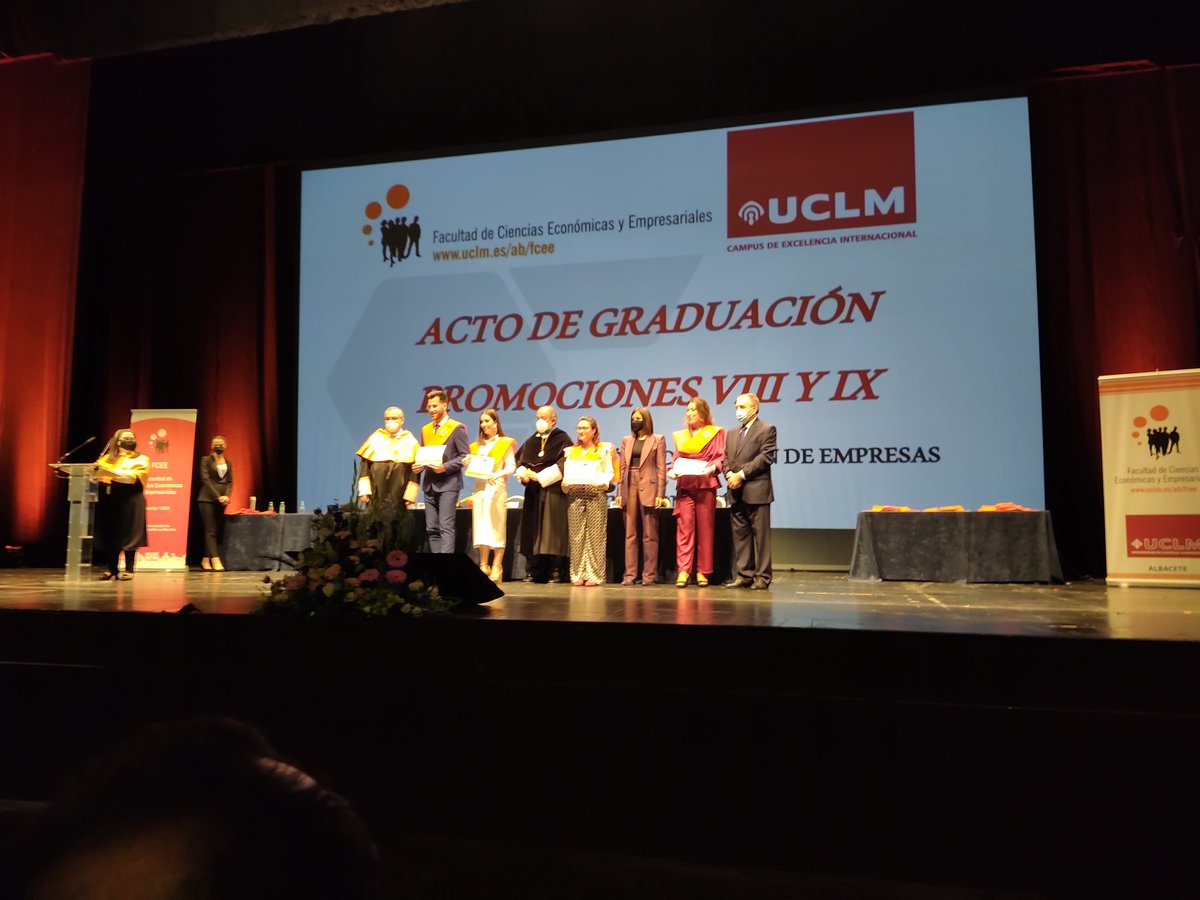 ftaadcee_ab's tweet photo. Momento becas, enhorabuena! https://t.co/peURqIkXYw