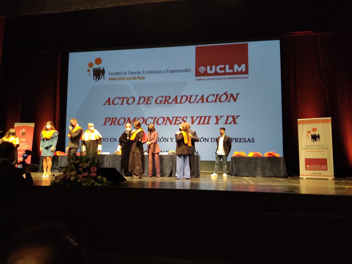 ftaadcee_ab's tweet photo. Momento becas, enhorabuena! https://t.co/peURqIkXYw