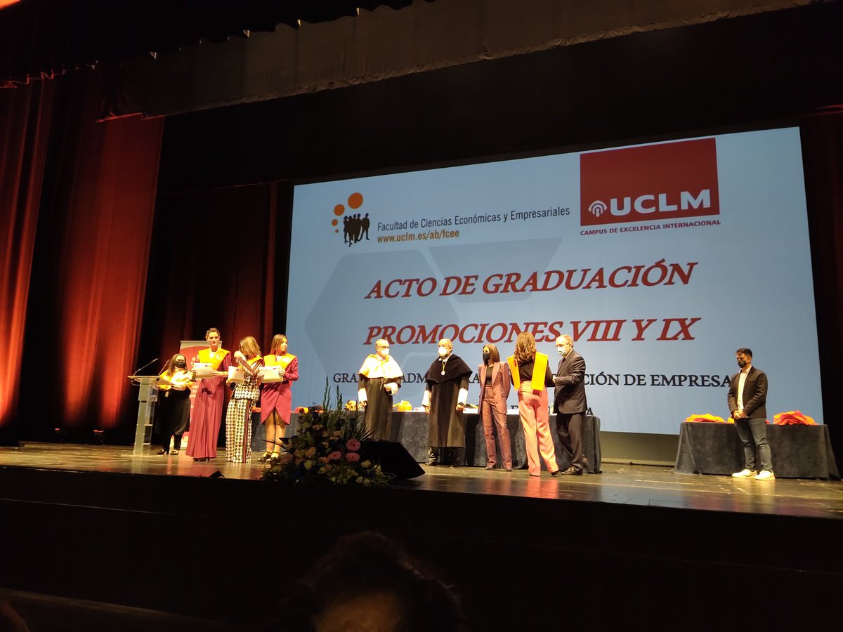 ftaadcee_ab's tweet photo. Momento becas, enhorabuena! https://t.co/peURqIkXYw