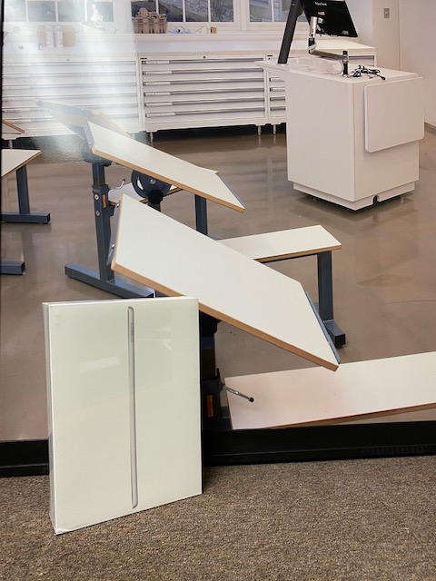mfiinc's tweet photo. Congratulations to Jason Murphine at Berry College! He is the winner of our @educause iPad giveaway contest. Enjoy your new iPad Jason! #edu21 #educause21 #iPad #FridayFunDay #highered #customfurniture #avtweeps https://t.co/xeEkESncDr