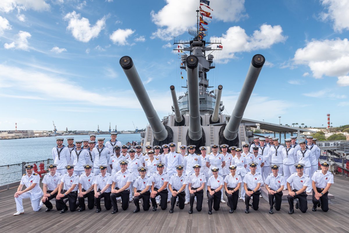 hms_tamar's tweet photo. Having commemorated Armistice Day at the @USSArizonaMemorial, the Ships Company and @DartmouthBRNC visited the infamous @USSMISSOURI where they received a guided tour of the ship which saw action spanning the Second World War to the Gulf War. π¦βοΈπ¬π§ #pearlharbor #USSMissouri https://t.co/uaguG3cDLn