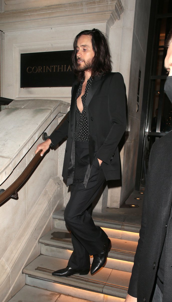 JaredJLetoNews's tweet photo. +30 [HQ's] November 1oth: Jared Leto is seen leaving his hotel ahead of BAFTA Film: House of Gucci - film screening in London, England
https://t.co/TP2x1hyHUD https://t.co/6zMQhbr8iS