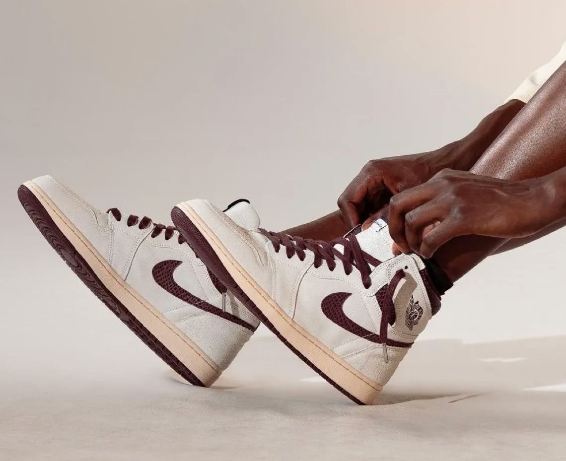TheSiteSupply's tweet photo. A Ma Maniere x Air Jordan 1 High OG 👟

🗓️ November 24th, 2021

💸 $170

Cop or drop? 🤔 https://t.co/cbcUrTHlil