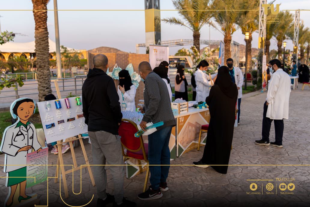 TaifUniversity's tweet photo. شاهد.. #جامعة_الطائف ممثلةً في عمادة خدمة المجتمع والتنمية المستدامة -بالتعاون مع عدد من الكليات- تُطلق حملة #اليوم_العالمي_للسكري بمنتزه الردف، لتقديم خدمات توعوية واستشارية لمرضى السكري. 

#جامعة_الطائف_التي_نريد https://t.co/ymiSfxQCrF