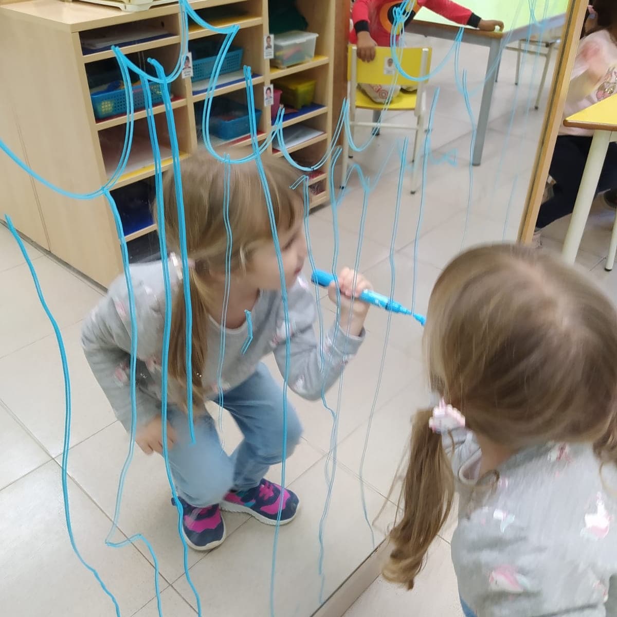 SalesiansSbd's tweet photo. A dies de pluja, activitats divertides!!#follets #creixent #ensmoulesperança #I3 https://t.co/MgXZhPcLeN