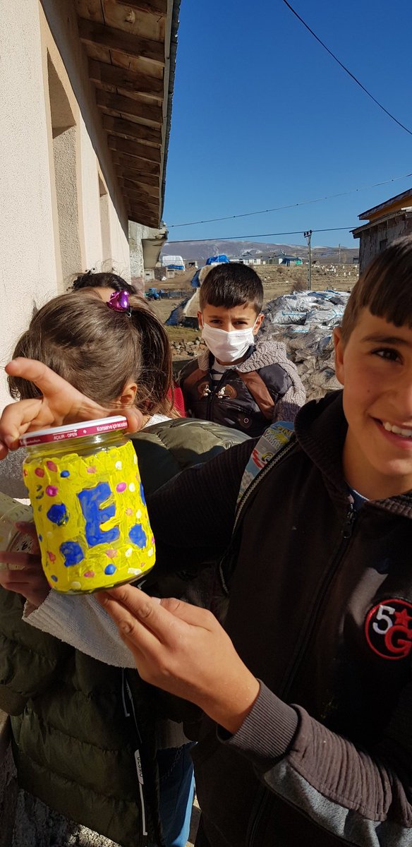 Görsel Sanatlar Atölyemizde ;
GERİ DÖNÜŞÜM ZAMANI 😊
Atık  kavanozları kumbaraya dönüştürdük 😊
<a href="/karaloglu_murat/">Murat KARALOĞLU</a>
<a href="/skaygusuz/">Salih Kaygusuz</a> <a href="/hakancinarmem/">Hakan ÇINAR</a> @askalemem