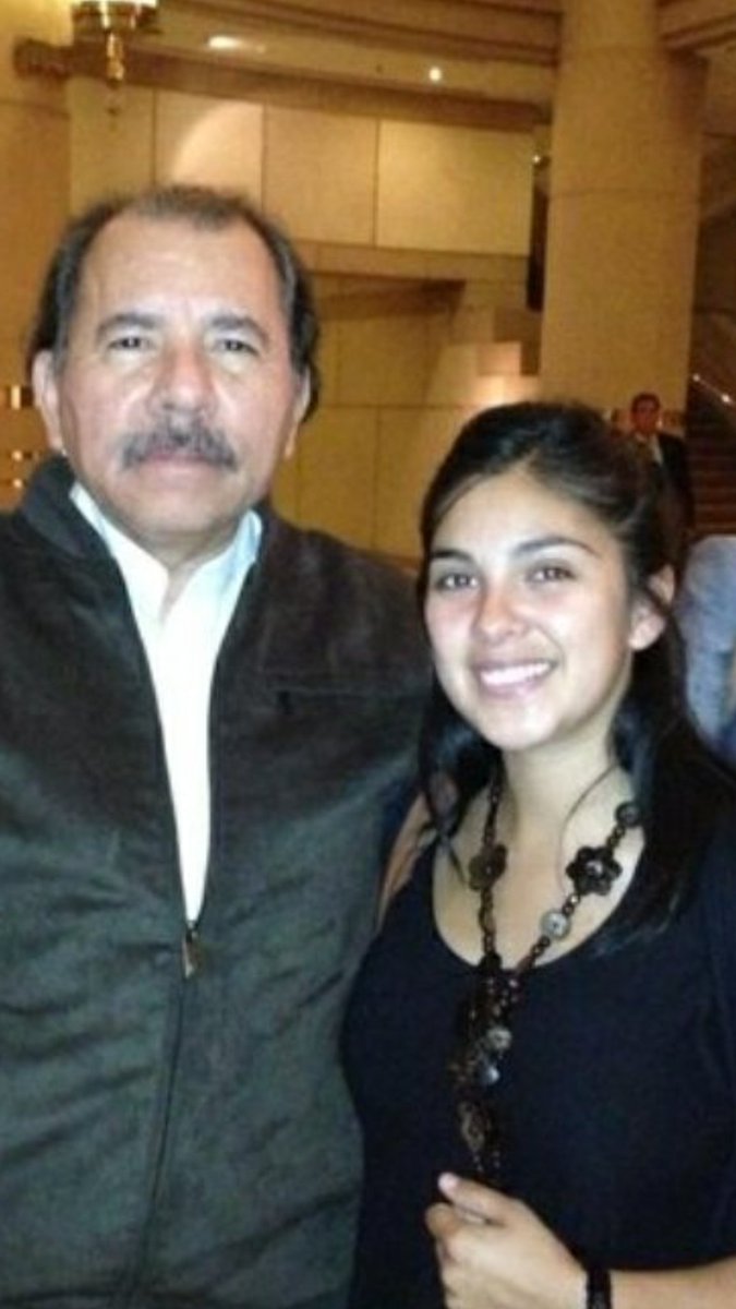monroeyfrida's tweet photo. Karol, Camilita....dejen de hacer show, sólo se hunden más, su carerajismo no tiene límites!!!! Todos sabemos de su sueño bolivariano para Latinoamérica. Junten hipoglos no más. https://t.co/77EwP39x3f