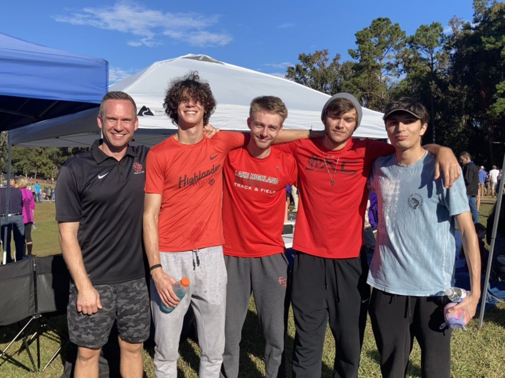 LHPSXC's tweet photo. Great end to a great season! Josh Webster led our team all year and will be sorely missed but excited to have everybody else back next season. Also great, to have LHPXC alums come out to the meet. https://t.co/q4eCWLoxtp