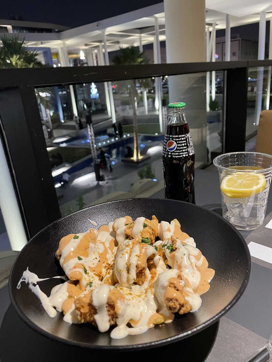 ResturantsKsa's tweet photo. THE TWO 🤩
اليوم تجربتنا في مطعم جديد "افتتاح تجريبي"
سلطة سيزر + دجاج كانت لذيذة جداً😋
تشيكن فرايز جميل جداً😋
بيكن لوفرز ممتازه😋
ذا كرسبي بن برجر ممتازه😋
كيكة الليمون الرائعه الطعم عادي الصوص زائد ياليت تكون الكيكة بدون صوص ويكون الصوص خارجي 
#مطاعم_الرياض https://t.co/7x4q5b5jZw