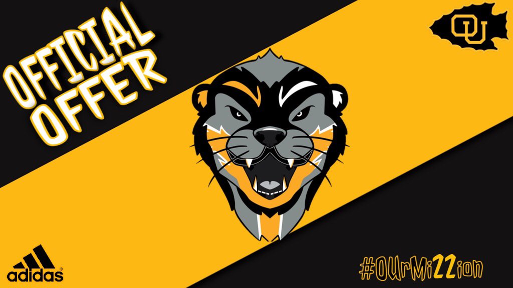 Alvarochapo4's tweet photo. @WesCoomes 
After a good conversation with coach coomes I’d like to say I have my first offer so blessed ‼️✅many more to come 🙏🏽 https://t.co/2WaJ8GKhdd