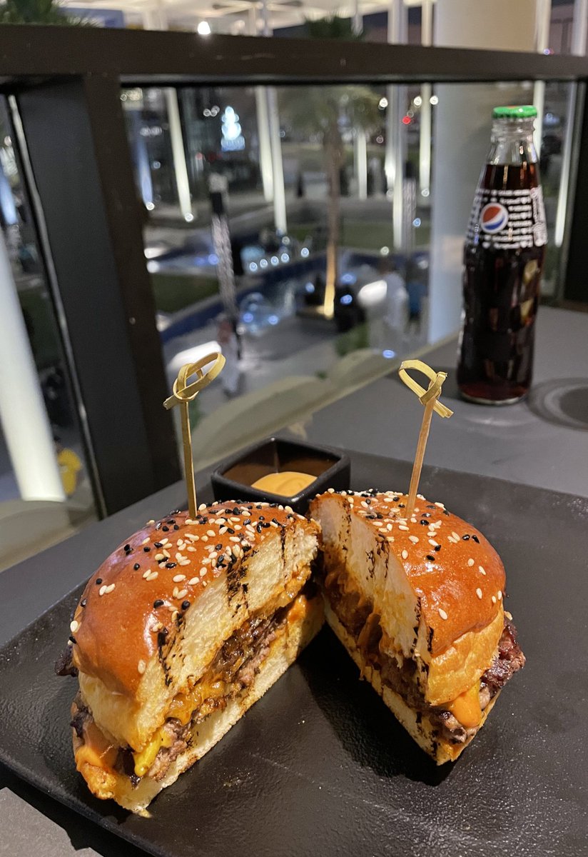 ResturantsKsa's tweet photo. THE TWO 🤩
اليوم تجربتنا في مطعم جديد "افتتاح تجريبي"
سلطة سيزر + دجاج كانت لذيذة جداً😋
تشيكن فرايز جميل جداً😋
بيكن لوفرز ممتازه😋
ذا كرسبي بن برجر ممتازه😋
كيكة الليمون الرائعه الطعم عادي الصوص زائد ياليت تكون الكيكة بدون صوص ويكون الصوص خارجي 
#مطاعم_الرياض https://t.co/7x4q5b5jZw