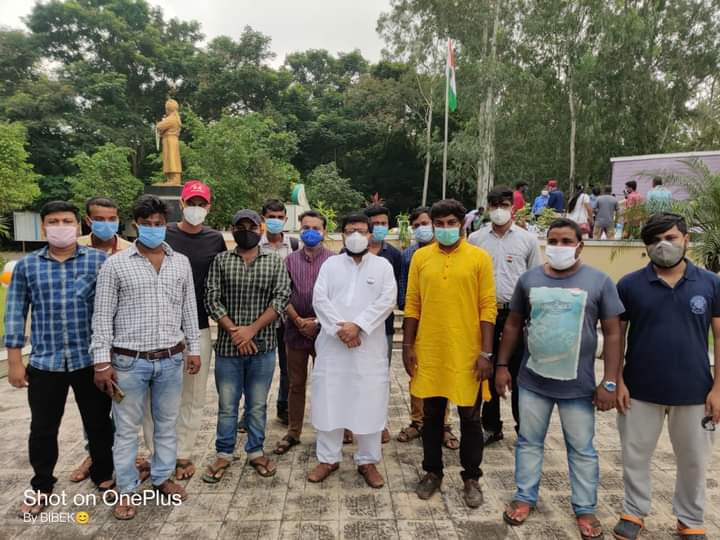vutmcp's tweet photo. শুভ জন্মদিন স্যার। বারে বারে ফিরে আসুক এই শুভ দিনটি। আপনার সান্নিধ্যে আসতে পেরে আমরা আপ্লুত ও গর্বিত। ঈশ্বরের কাছে আপনার দীর্ঘায়ু প্রার্থনা করি।
@SibajiPratim
#VidyasagarUniversity
#VUTMCP
#HappyBirthday https://t.co/6uqgCaPWxJ
