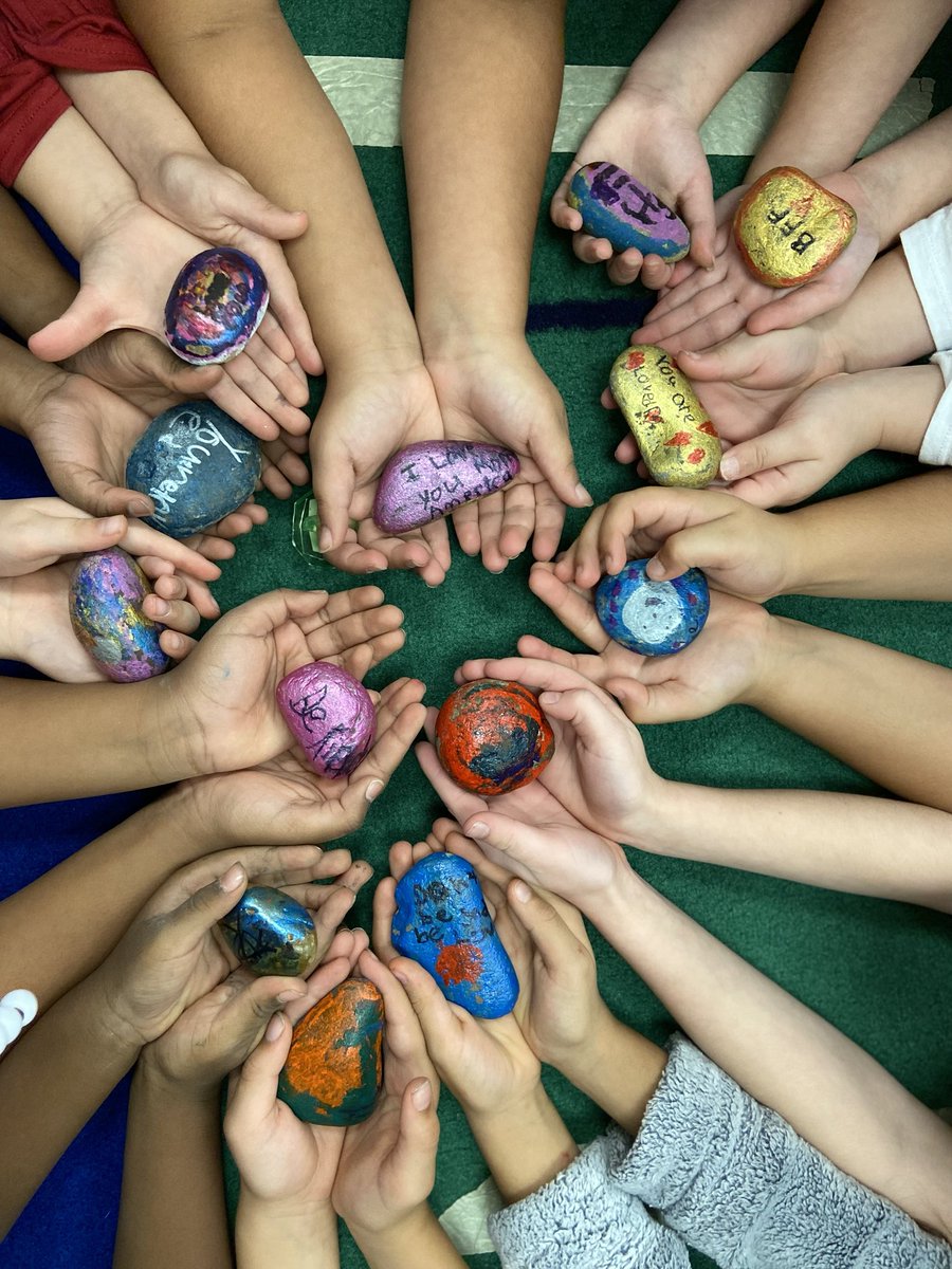 Kindness rocks!  ⁦<a href="/HayshirePOWER/">Barb Snare</a>⁩