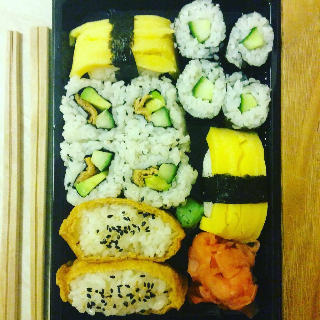 VampItUpMcr's tweet photo. I’ll have all of the veggie sushi please 😁
This is from Sake in Droylsden, which is really reasonably priced.
#vegetarianfoodie #vegetarian #whatvegetarianseat #veggiejunkfood #vegetarianfood #vegetarianblogger #vegetarianblog #veggieblog #veggieblo… https://t.co/PFF6i72icq https://t.co/avMX1jEkdR