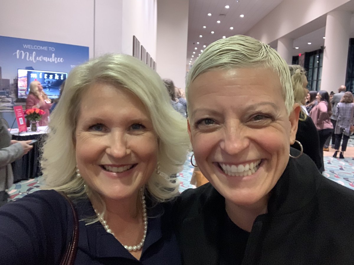 emdwntwn_Baird's tweet photo. Casual encounter with nationally ranked spiritual advisor @ScullyGarrison - boom! Hey @MolsonCoors thanks for the @lyft to @TEMPOMilwaukee today! #TEMPOLeadership https://t.co/FVSh0Wacv8