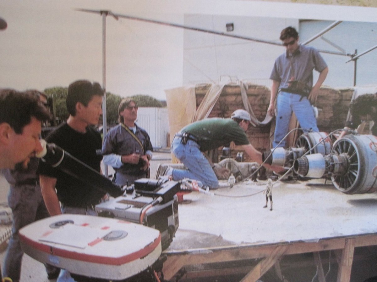 rebelrealcanon's tweet photo. Hey guys! What about a reminder that the #StarWars prequels won awards for its use of miniatures, and that there were so many practical effects that I can't find a single shot that consists of pure CGI?? #PrequelAppreciation #realcanon https://t.co/JuYg2b9Upj