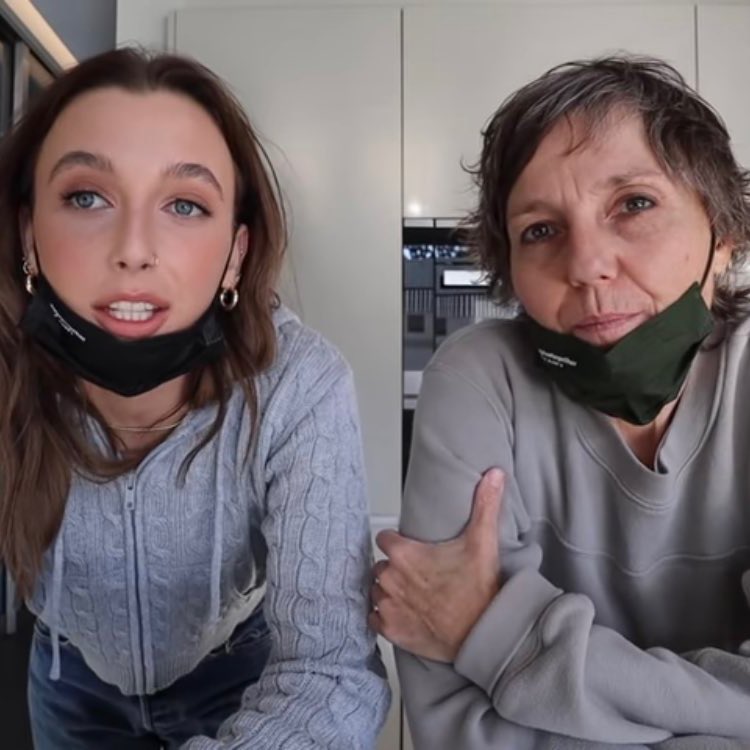 Everything about Emma Chamberlain's Parents and her Personal life