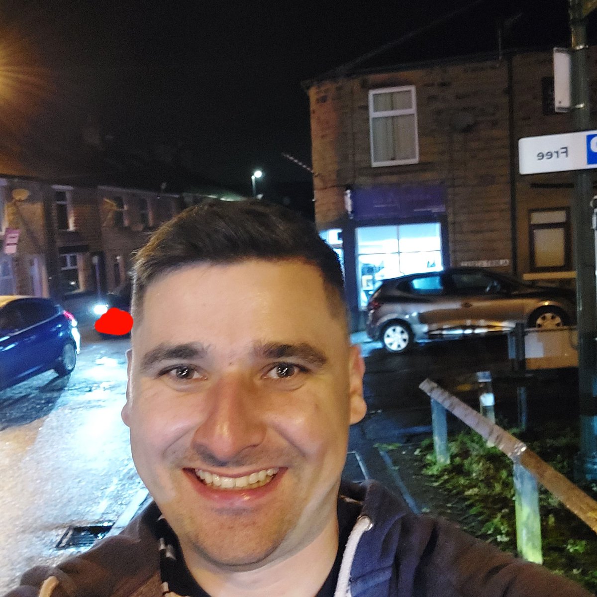 ojcross93's tweet photo. I paid a visit to Abbott & Co, #Hadfield this evening. As usual, Luca did a cracking job making my barnet look presentable again. If you're in need of a fresh trim then I'd highly recommend a visit! #SupportYourLocalBarber πββοΈππββοΈ https://t.co/eKpvgHjiEN