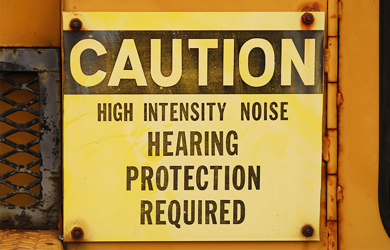 SafetyHealthMag's tweet photo. More than half of workers who are exposed to hazardous noise on the job don’t use hearing protection consistently, results of a recent @NIOSH study show. https://t.co/99RzEfpzff https://t.co/uVdSvJH5hv