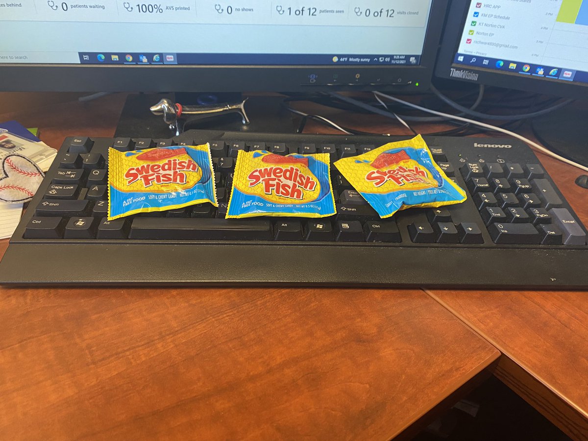 UnderMudd's tweet photo. @ElGuapoRobR knows how to cheer me up 🥰 #bestcandyever https://t.co/yEVF89CCJl