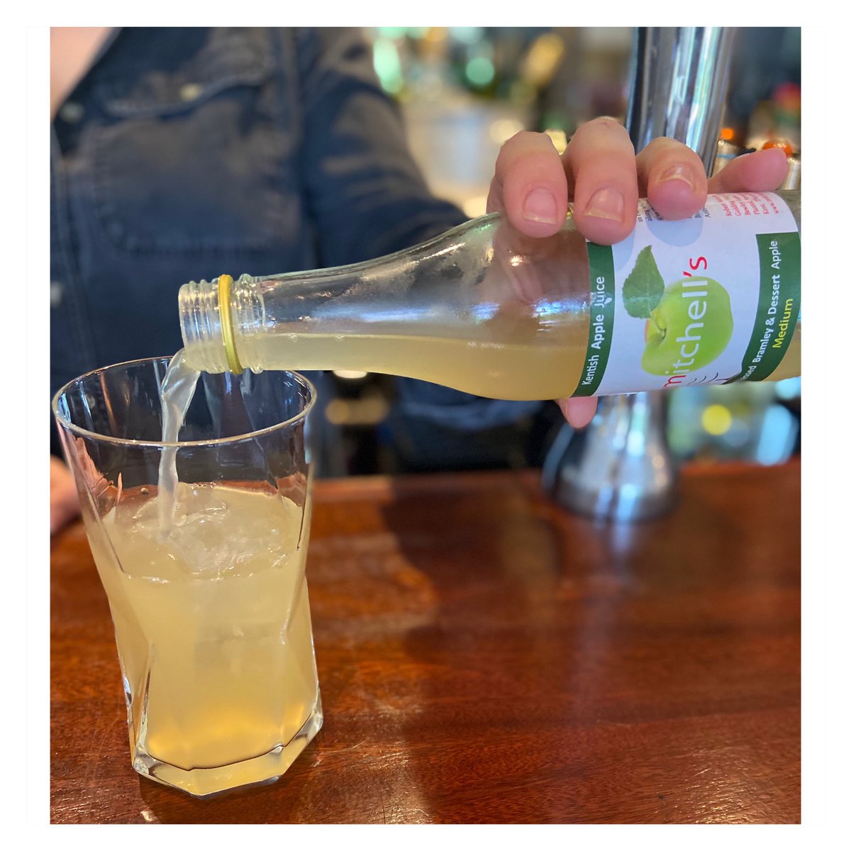 Did you know - our delicious #AppleJuice is made from apples grown in the village? 🍏 Made by local #familybusiness Mitchell’s Juice who hand pick &amp; press the apples from their orchards in #Plaxtol - how great is that? #bramleygrower  #robertmitchellsfarms 
#papermakersarms