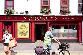 experienceennis's tweet photo. Woohoo! #Ennis named Ireland’s tidiest town 2021. Congrats to the team @EnnisTidyTowns. This was a big team effort. Everyone is welcome to visit Ireland’s tidiest town! #EverybodyLovesEnnis https://t.co/aysxWLaTzf