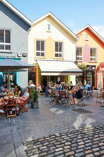 experienceennis's tweet photo. Woohoo! #Ennis named Ireland’s tidiest town 2021. Congrats to the team @EnnisTidyTowns. This was a big team effort. Everyone is welcome to visit Ireland’s tidiest town! #EverybodyLovesEnnis https://t.co/aysxWLaTzf