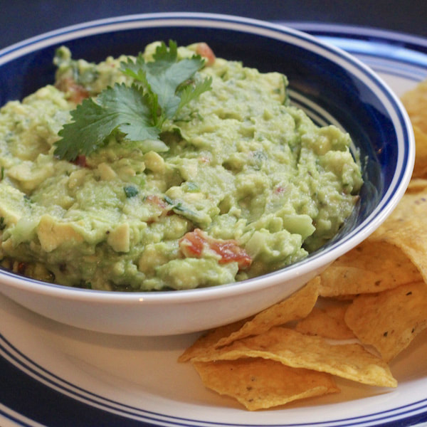 snap4ct's tweet photo. National Spicy Guacamole Day is coming up! 😃🥑🍅🥗 Celebrate by trying out our 5️⃣ ingredient Guacamole recipe 🧅🧄🧂 You can share and enjoy it with the whole party! 🎉Get the full recipe here: https://t.co/uSmOJfYrbN https://t.co/tSI9lzUpVK