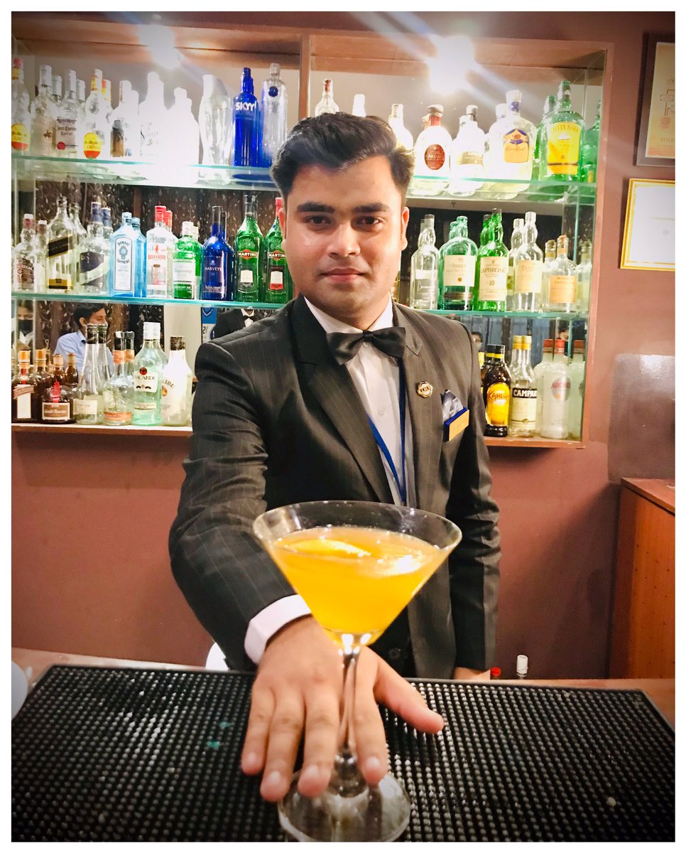 VikrantMotla_'s tweet photo. Cocktail practical at @delhi_iihm @IIHMHOTELSCHOOL 
#cocktail #cocktailpractical #fnbservice #iihm #bartender https://t.co/500WAQHFnJ