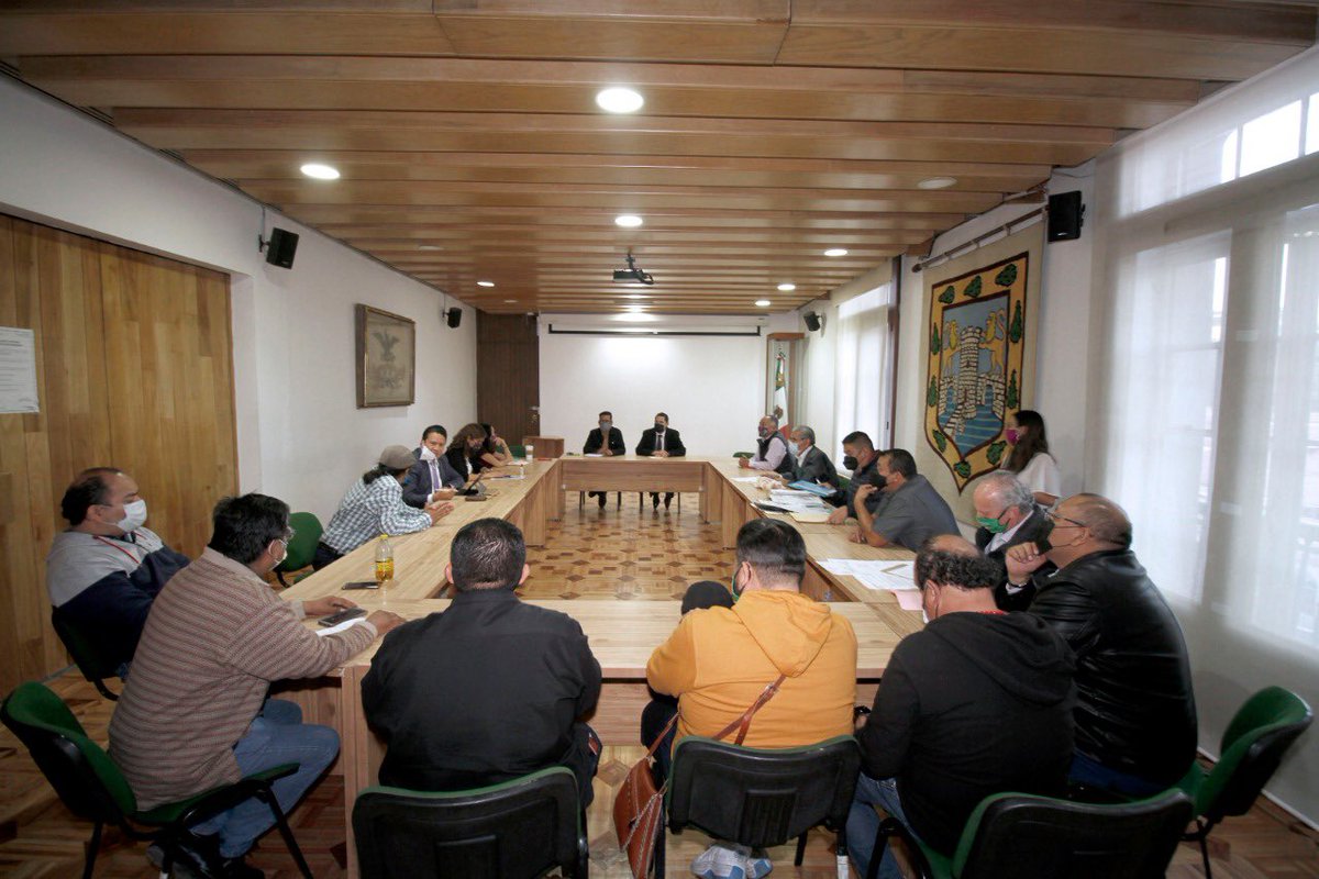 DuniaLudlow's tweet photo. Ayer encabezados por el Secretario de Gobierno @martibatres, compañeros de @Finanzas_CDMX, @CDMXConsejeria @SedecoCDMX @ach_CDMX nos reunimos  con un grupo de compañeros locatarios  del @MercadoMixcalco.
Como lo indicó la Jefa de Gobierno siempre prevalecerá el diálogo. https://t.co/Y7gr0HHABN
