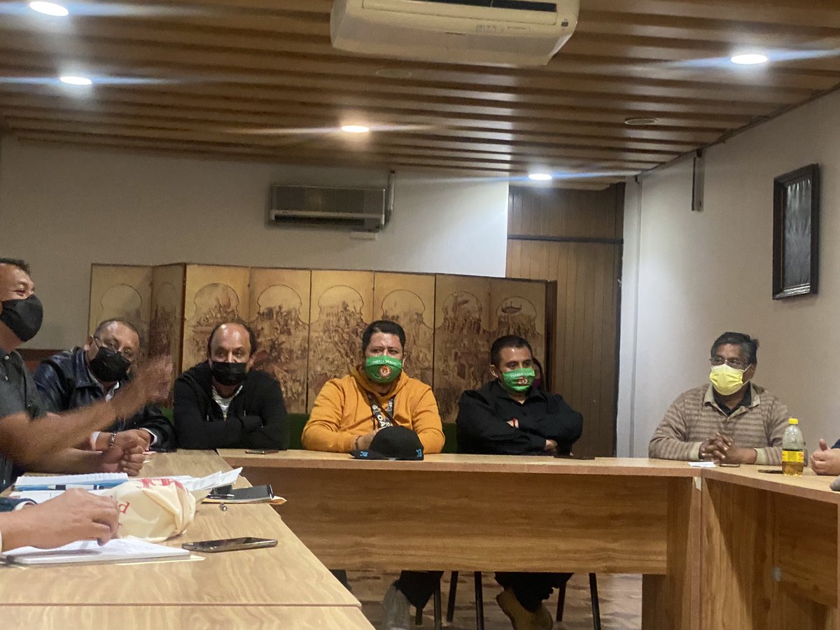 DuniaLudlow's tweet photo. Ayer encabezados por el Secretario de Gobierno @martibatres, compañeros de @Finanzas_CDMX, @CDMXConsejeria @SedecoCDMX @ach_CDMX nos reunimos  con un grupo de compañeros locatarios  del @MercadoMixcalco.
Como lo indicó la Jefa de Gobierno siempre prevalecerá el diálogo. https://t.co/Y7gr0HHABN