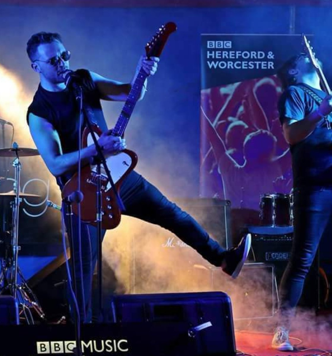 BRISTOL - FRIDAY DEC 3RD ! Stoked to share that we have SaintesOfficial and Jiksaw joining us for our gig at the Exchange basement, it's going to go off 🥵 We haven't graced your shores since we supported Big Spring like 2 years ago🤘🤘 headfirstbristol.co.uk/#date=2021-12-…