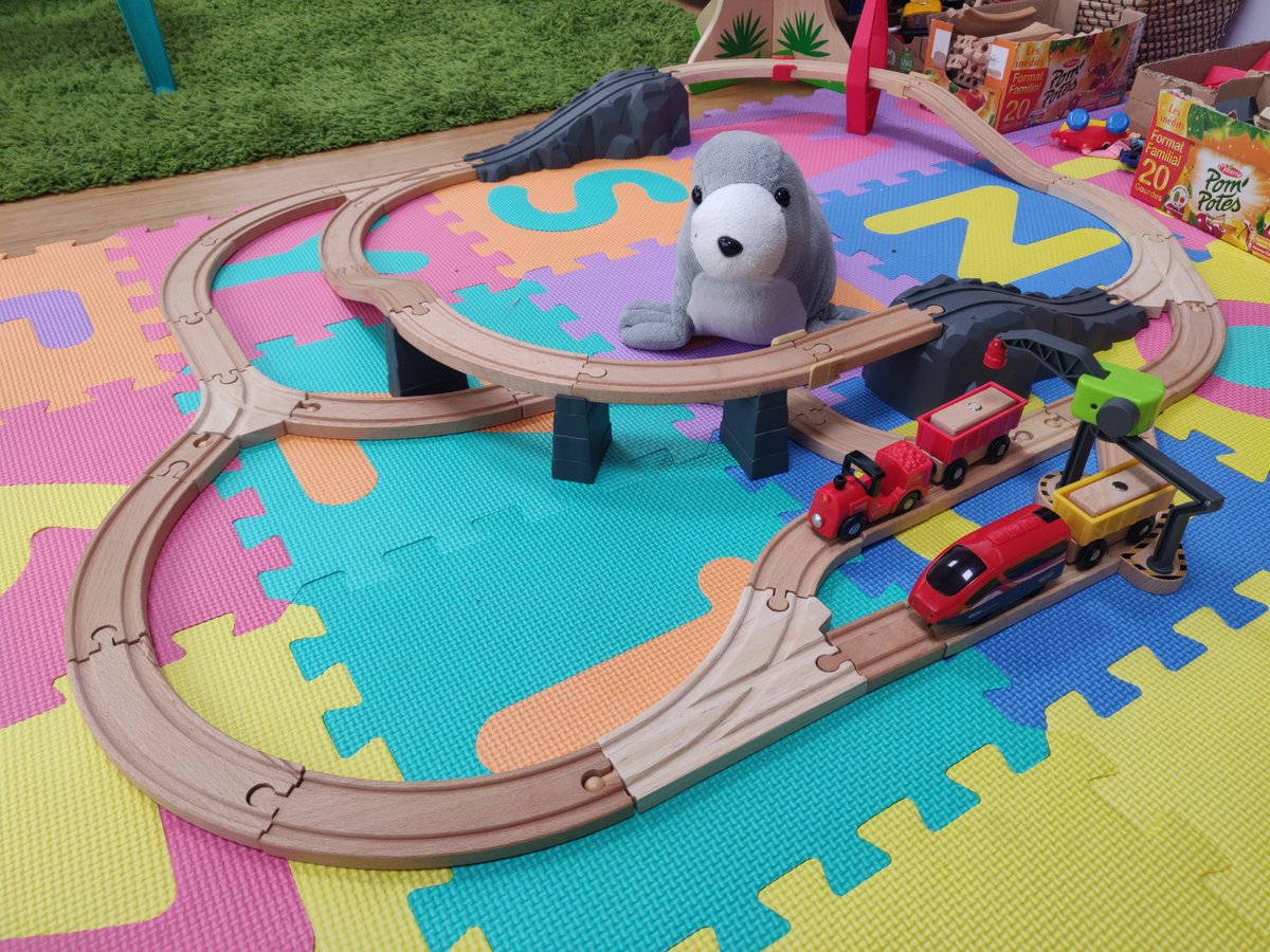 Toy Train Tracks tweet media