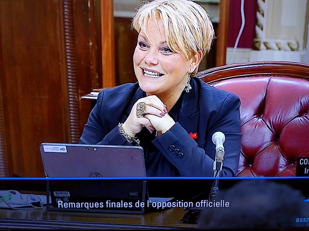 Isamelancon's tweet photo. L'étude du #PL92 est terminée! Je suis très fière du travail accompli. Nous avons mené ce pl bcp plus loin et je suis convaincue qu'on va faire une véritable différence dans la vie des victimes.
C'est pour elles que j'ai travaillé de tout mon ❤️ pendant ces travaux. #polqc https://t.co/8Gj8qow1o5