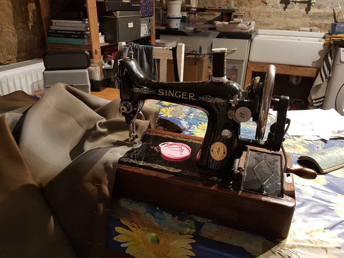 brightredmarker's tweet image. Enjoying sewing a thermal blind for my freezing studio space. Hoping it will make it bearable to be in here in winter! Brrrr. #SingerSewing joy!