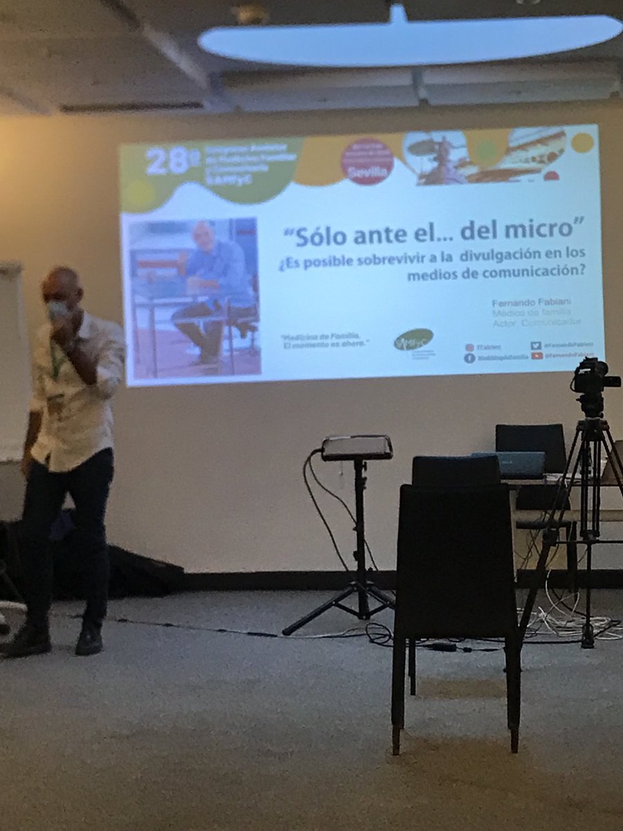 futicool's tweet photo. Algo muy esperado entrar al taller d ⁦@FernandoFabiani⁩ en el ⁦@CongresoSAMFyC⁩ y dejarle “solo ante el… del micro” https://t.co/6iBzRzVHM9