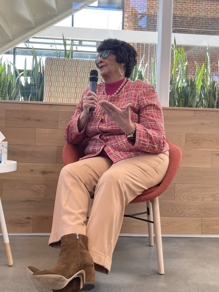 ang_EP's tweet photo. So happy to have Dot Count-Scoggins as our @CM_CLT this morning! ❤️
@creativemorning
#cmliminal
Dorothy "Dot" Counts-Scoggins is a civil rights pioneer & one of the first black students admitted to the Harding High School. https://t.co/1yNBHLDqEq