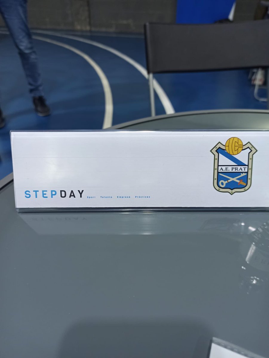 aeprat1945's tweet photo. En busca de talent! 💪💙
Ahir vam estar al Velòdrom de Barcelona 🚴♀️
Busquem incorporar a l'AE Prat un nou estudiant del #JohanCruyffInstitute que ens ajudi amb els nous projectes 📄
Gràcies a @Cruyff_Inst_ES per l'oportunitat de participar a #STEPday 😊
#SomPotablava ⚽️ https://t.co/sJGouS0oZx