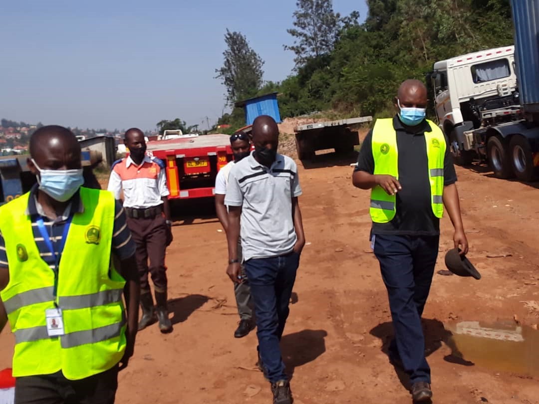 ndera_sector's tweet photo. None umurenge wa #Ndera @Gasabo_District @CityofKigali hakozwe ubugenzuzi bw'isuku bw'ahahurira abantu benshi harebwa uko amabwiriza yo kwirinda #COVID19 #OperationOneStop yubahirizwa @RwandaHealth @RBCRwanda @RwandaLocalGov @gatjmv @PudenceR @dusengiyumvas @umwigemepo @ngangare1 https://t.co/N4BXgUxQmY