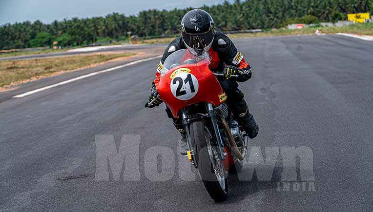 MotownIndia's tweet photo. https://t.co/0dEE7Mfk55
Back to #RetroRacing with #RoyalEnfield #ContinentalGTR650 
#ContinentalGTCup @royalenfield @sidlal @PTharyan @siamindia @FADA_India https://t.co/ptzLRcZlwy
