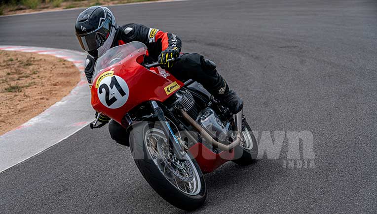 MotownIndia's tweet photo. https://t.co/0dEE7Mfk55
Back to #RetroRacing with #RoyalEnfield #ContinentalGTR650 
#ContinentalGTCup @royalenfield @sidlal @PTharyan @siamindia @FADA_India https://t.co/ptzLRcZlwy